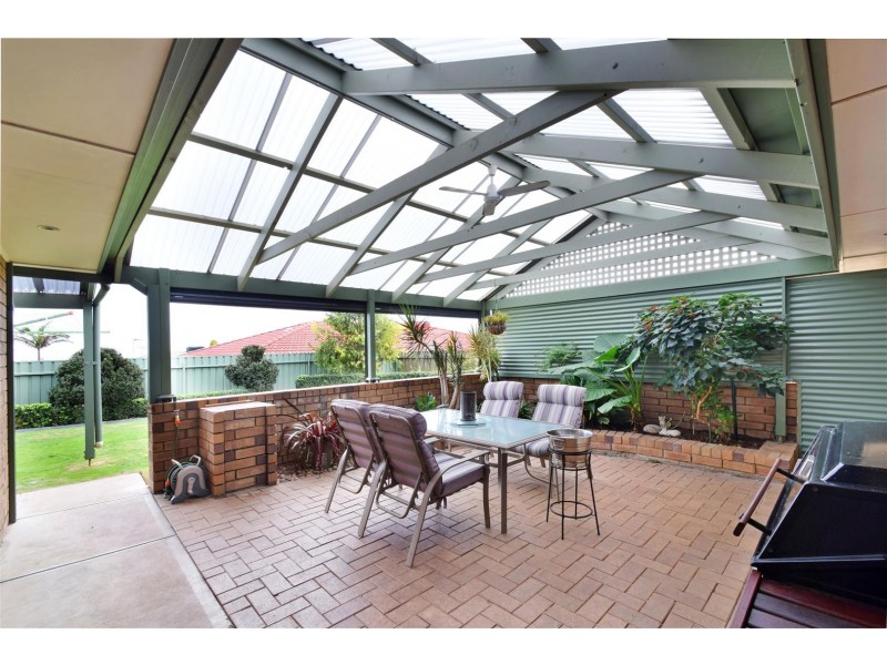 15 Coorabie Crescent, Hallett Cove SA 5158