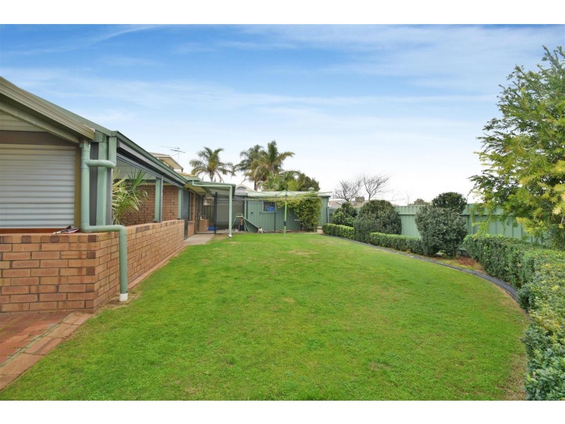 15 Coorabie Crescent, Hallett Cove SA 5158