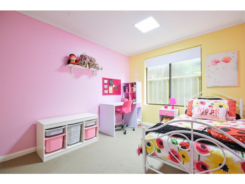 15 Coorabie Crescent, Hallett Cove SA 5158