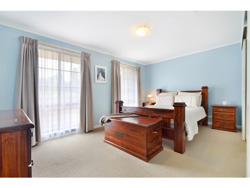 15 Coorabie Crescent, Hallett Cove SA 5158