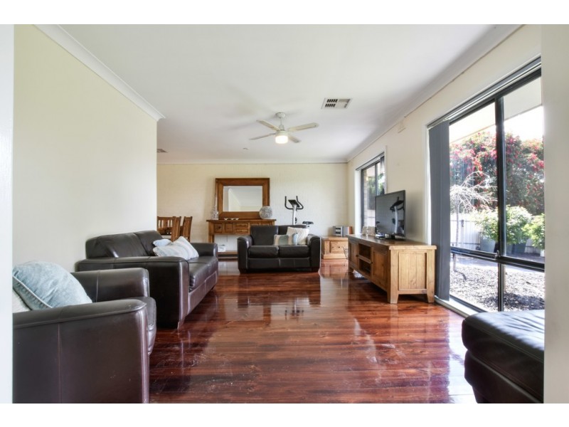 1 Richardson Crescent, Morphett Vale SA 5162