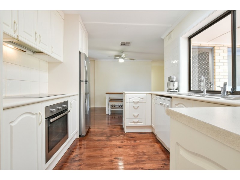 1 Richardson Crescent, Morphett Vale SA 5162