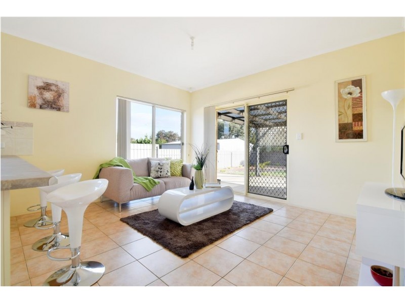 9 Hereford Lane, Woodcroft SA 5162