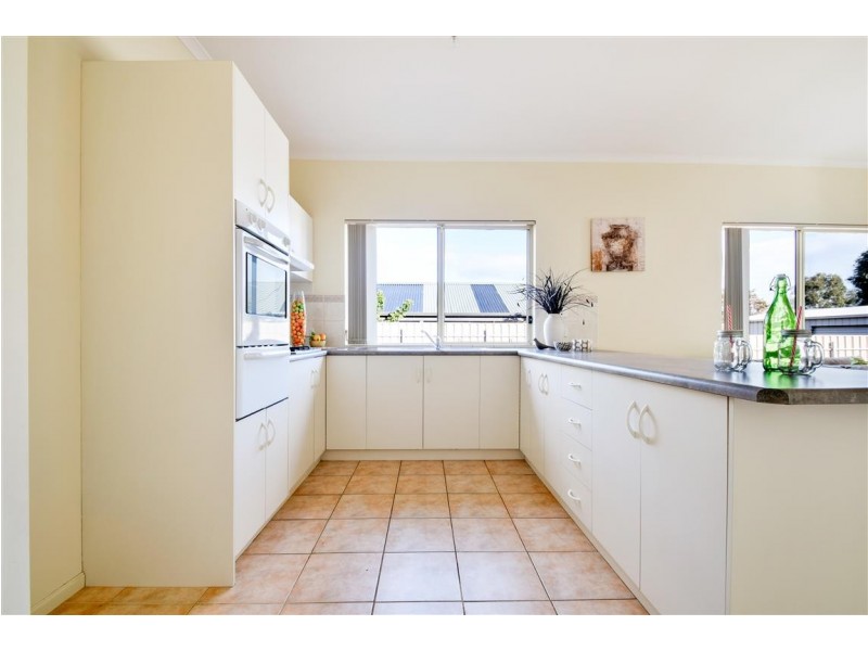 9 Hereford Lane, Woodcroft SA 5162