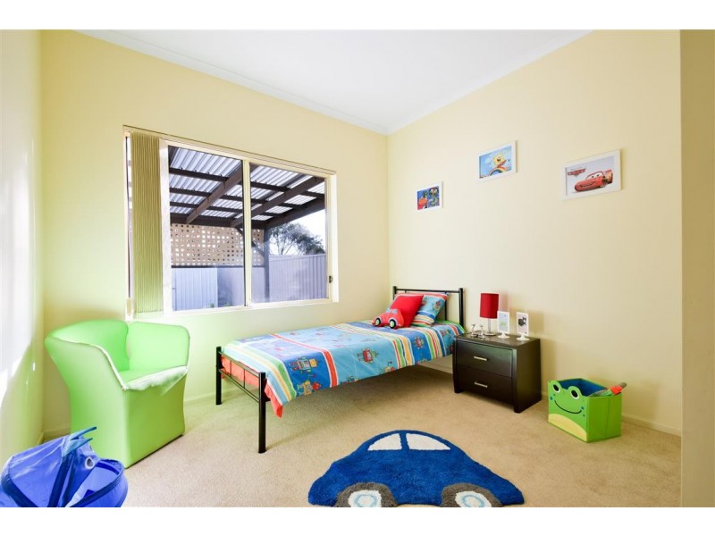 9 Hereford Lane, Woodcroft SA 5162