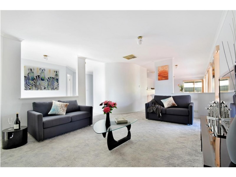 42 Champagne Crescent, Woodcroft SA 5162