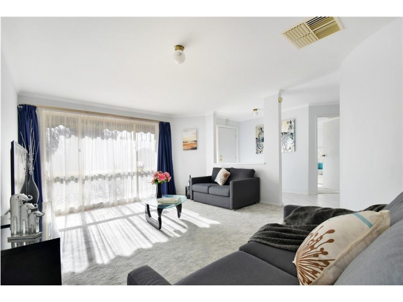 42 Champagne Crescent, Woodcroft SA 5162