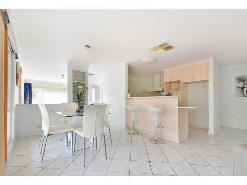 42 Champagne Crescent, Woodcroft SA 5162