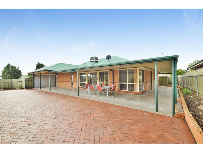 42 Champagne Crescent, Woodcroft SA 5162