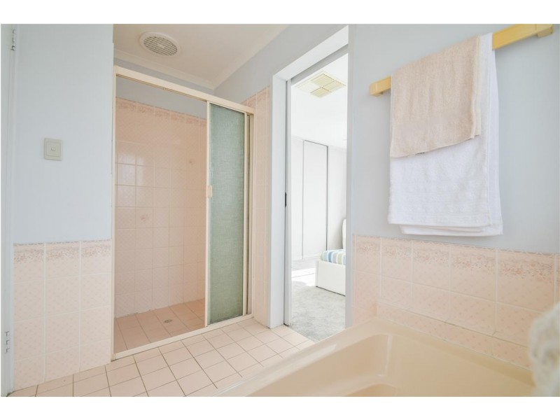 42 Champagne Crescent, Woodcroft SA 5162