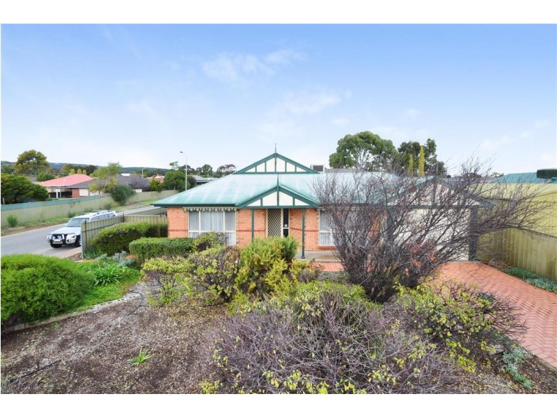 42 Champagne Crescent, Woodcroft SA 5162