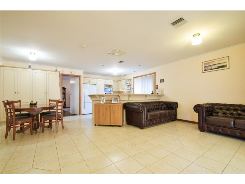 2 Mildara Close, Woodcroft SA 5162