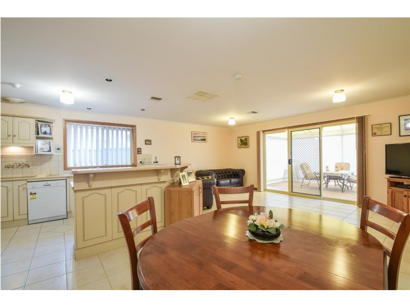2 Mildara Close, Woodcroft SA 5162