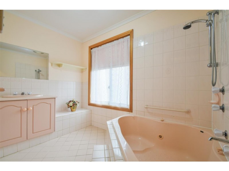 2 Mildara Close, Woodcroft SA 5162