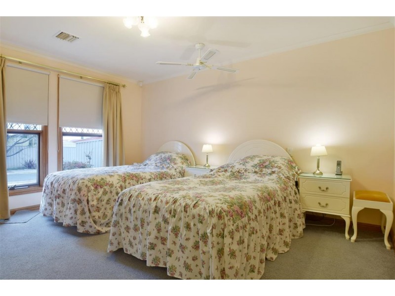 2 Mildara Close, Woodcroft SA 5162
