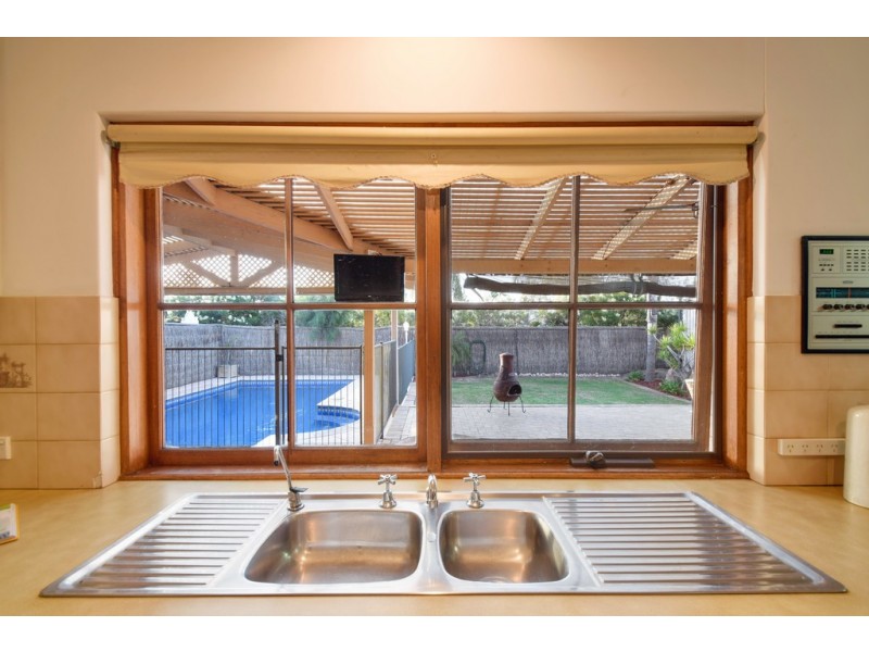 2 Bahamas Grove, West Lakes SA 5021