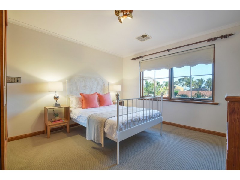 2 Bahamas Grove, West Lakes SA 5021