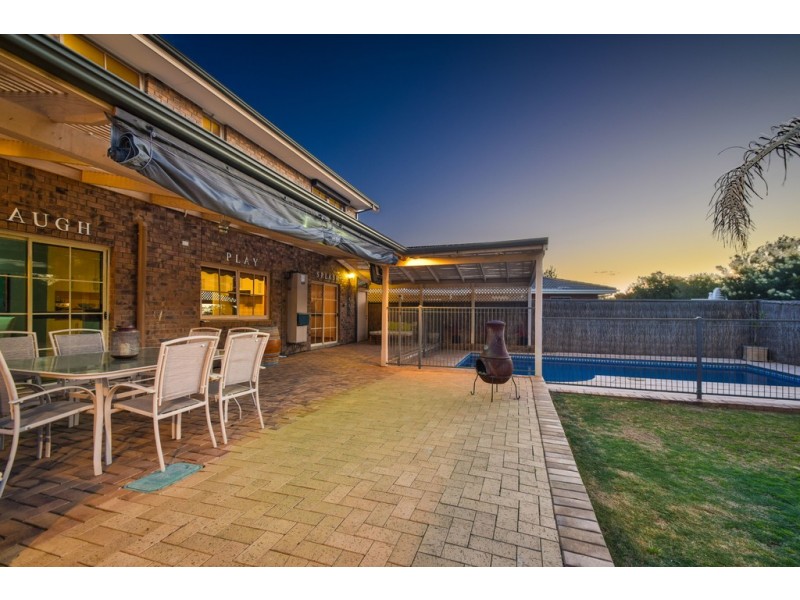 2 Bahamas Grove, West Lakes SA 5021
