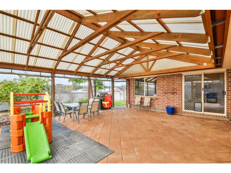 22 Simone Crescent, Morphett Vale SA 5162