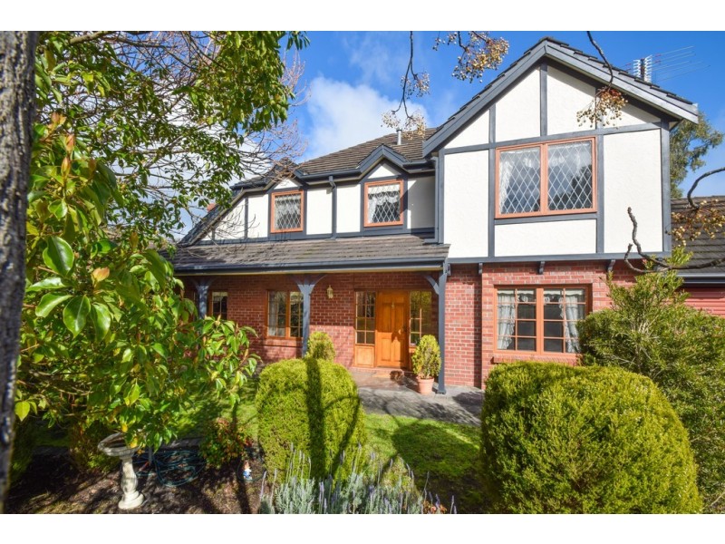 35 Horseshoe Drive, Aberfoyle Park SA 5159