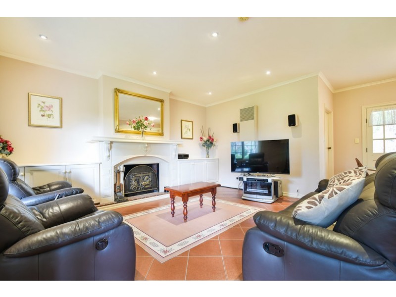 35 Horseshoe Drive, Aberfoyle Park SA 5159