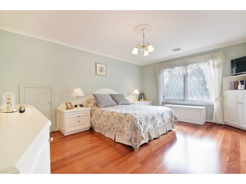 35 Horseshoe Drive, Aberfoyle Park SA 5159