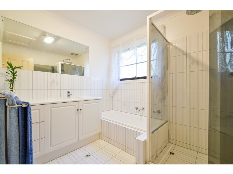 35 Horseshoe Drive, Aberfoyle Park SA 5159