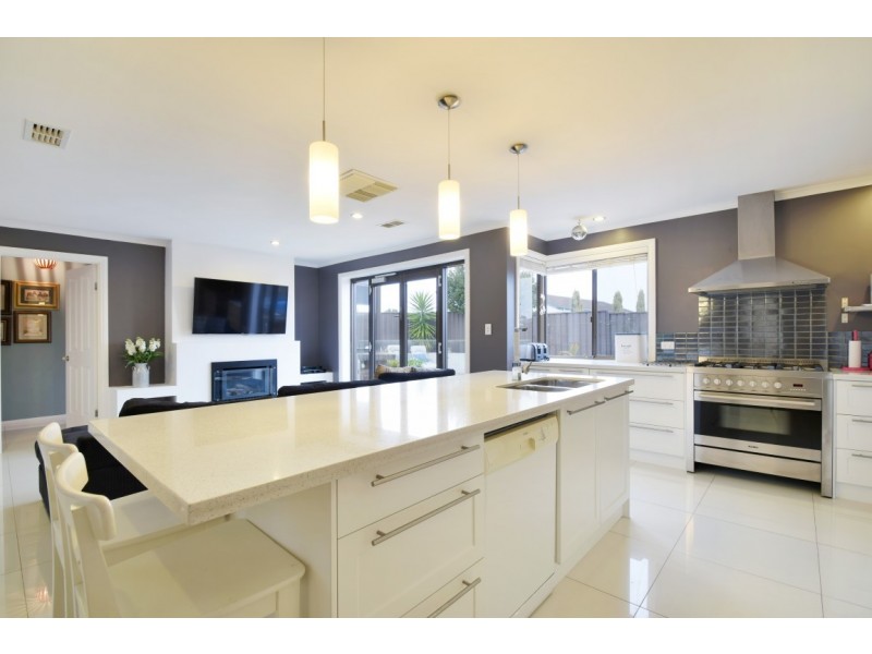 12 Kanowna Street, Hallett Cove SA 5158