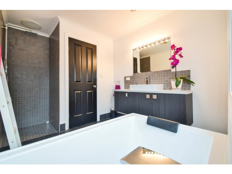 12 Kanowna Street, Hallett Cove SA 5158