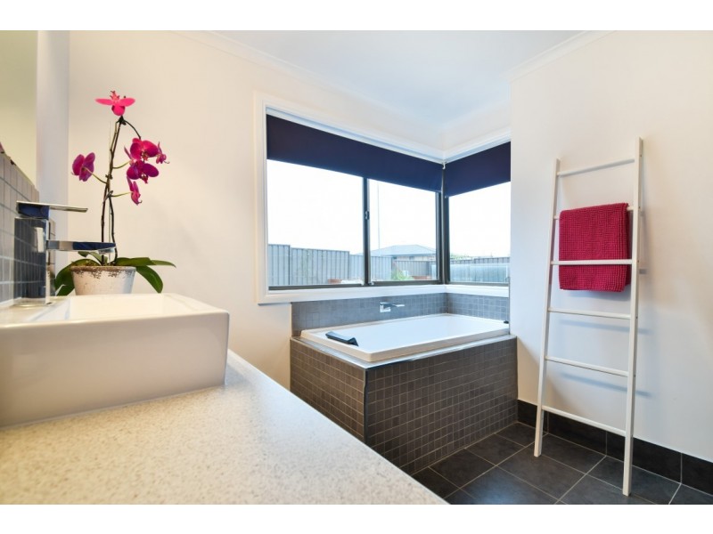 12 Kanowna Street, Hallett Cove SA 5158