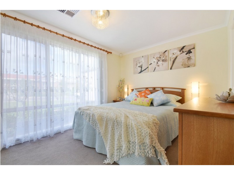 6 Veart Court, Woodcroft SA 5162