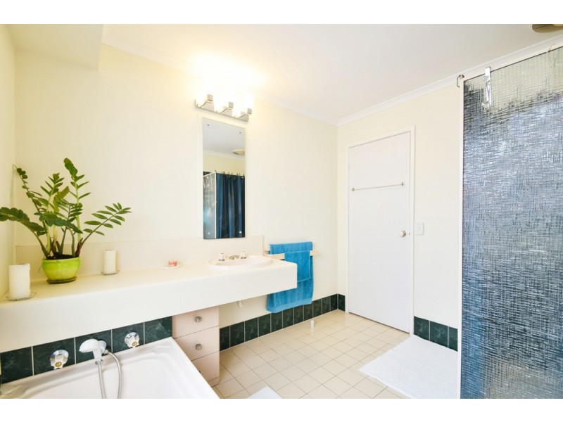 6 Veart Court, Woodcroft SA 5162