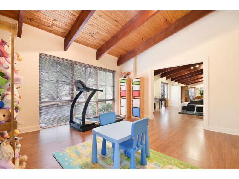 16 Woodland Grove, Aberfoyle Park SA 5159