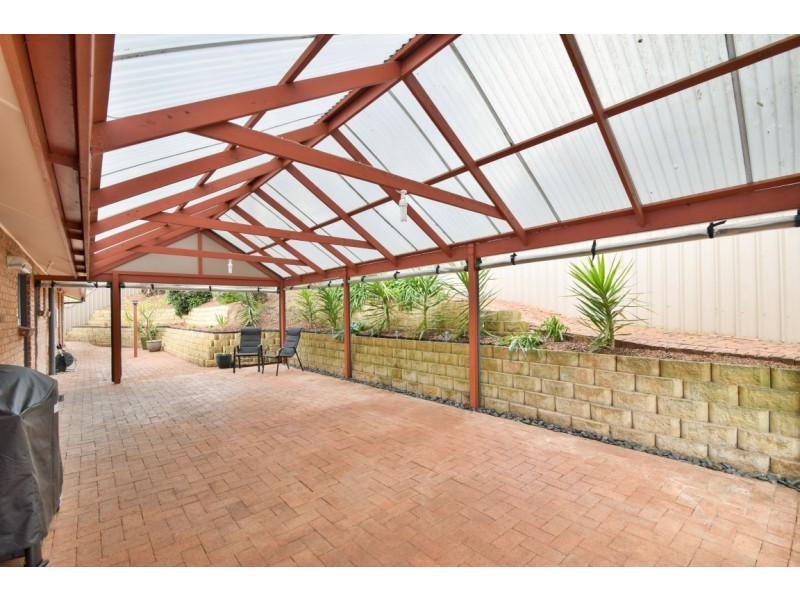 16 Woodland Grove, Aberfoyle Park SA 5159