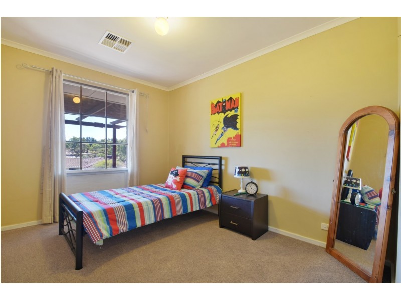 11 Scarvell Avenue, Trott Park SA 5158