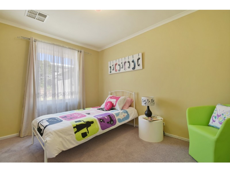 11 Scarvell Avenue, Trott Park SA 5158