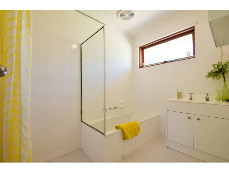 11 Scarvell Avenue, Trott Park SA 5158