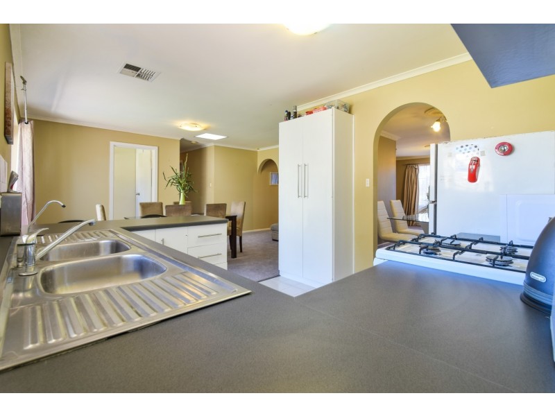 11 Scarvell Avenue, Trott Park SA 5158