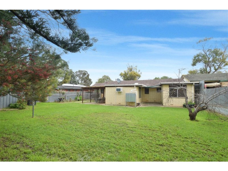 8 Mallett Avenue, Morphett Vale SA 5162