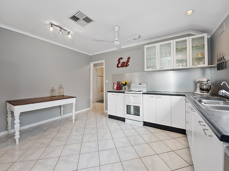 6 Kimberly Way, Happy Valley SA 5159