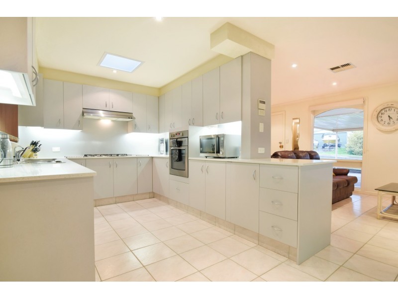 22 Flinders Crescent, Hackham SA 5163