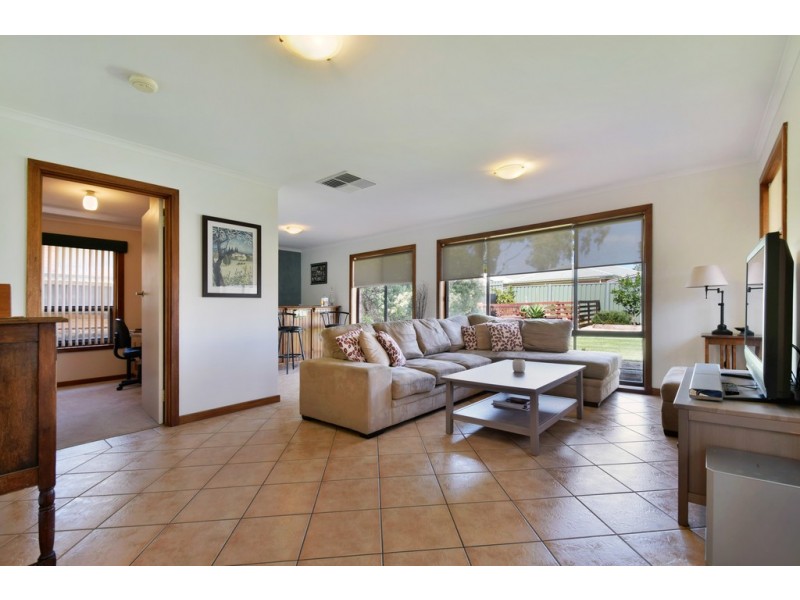 6 Heather Road, Happy Valley SA 5159