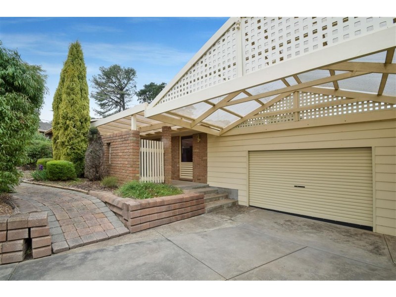 18 Tania Drive, Aberfoyle Park SA 5159