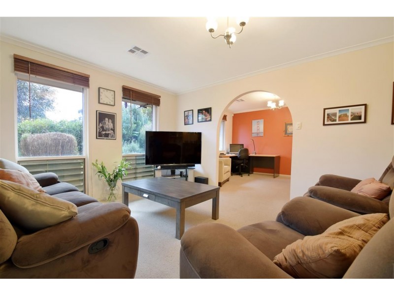 18 Tania Drive, Aberfoyle Park SA 5159