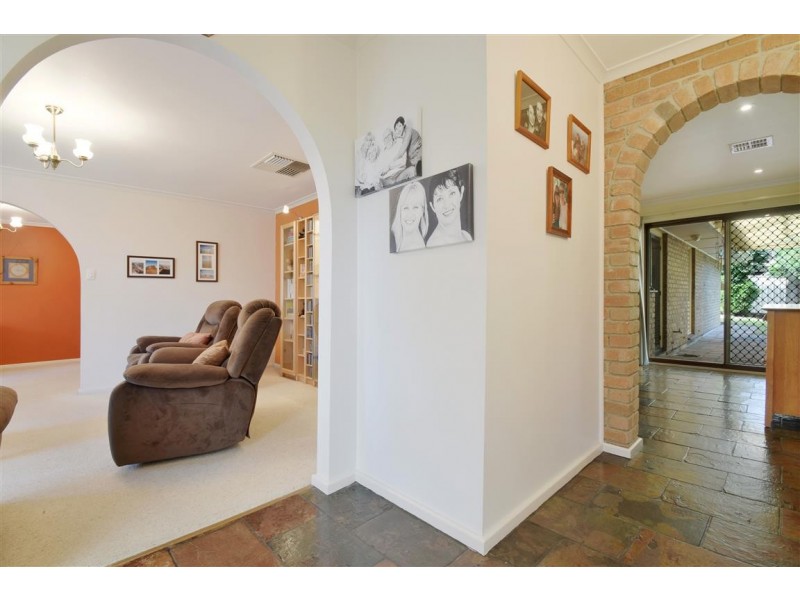 18 Tania Drive, Aberfoyle Park SA 5159