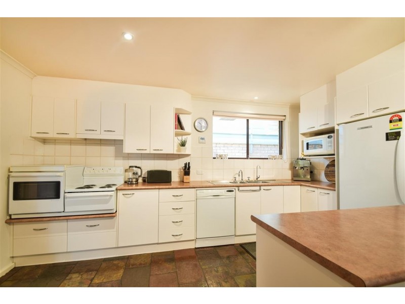 18 Tania Drive, Aberfoyle Park SA 5159