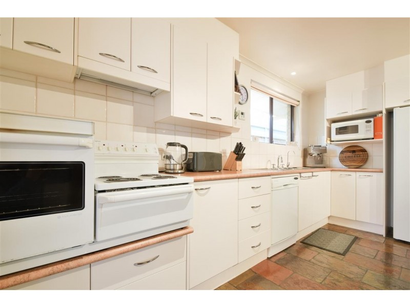 18 Tania Drive, Aberfoyle Park SA 5159