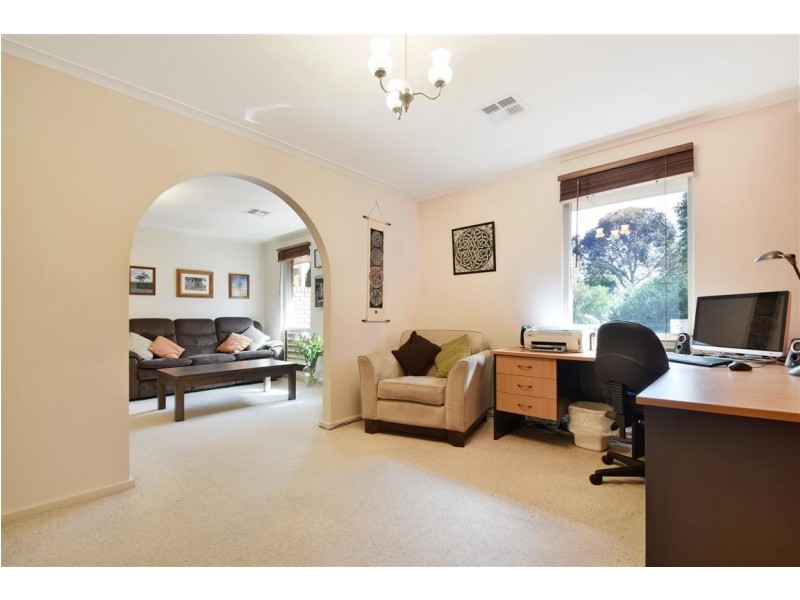 18 Tania Drive, Aberfoyle Park SA 5159