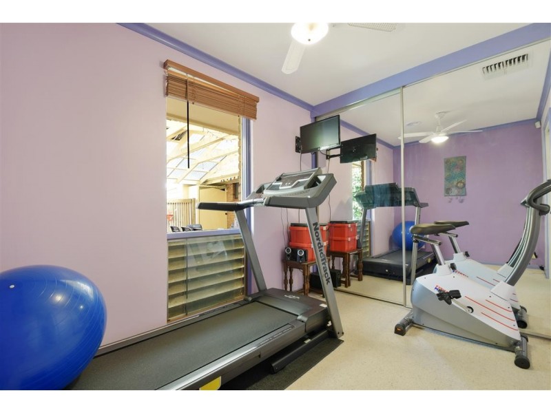 18 Tania Drive, Aberfoyle Park SA 5159