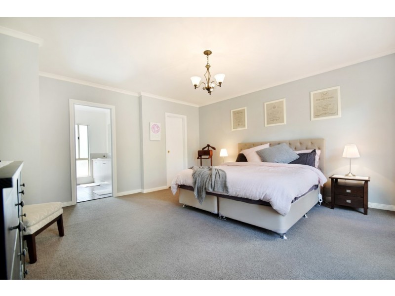 15 Shannon Crescent, Coromandel Valley SA 5051